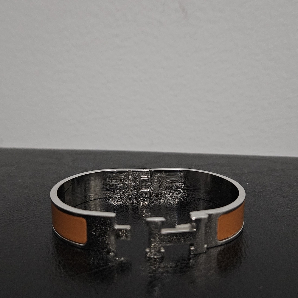 Sale: Women's "Hermes" Clic Bracelet - Picture 4 of 8